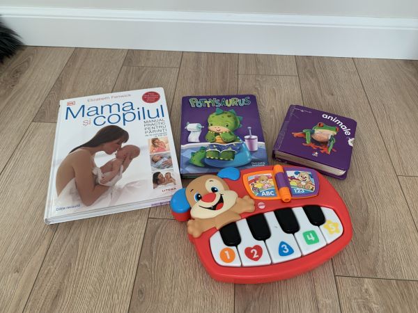 Jucarii bebe și carte pentru mami
